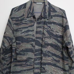 Rothco BDU shirt. Medium Regular. Waist 31" to 35". Tiger Stripe camo pattern.